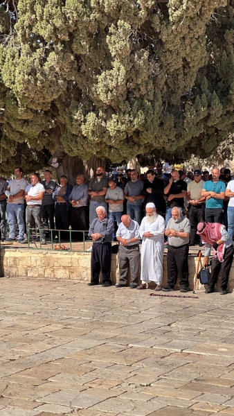 55 الف مصل يؤدون صلاة الجمعة في المسجد الأقصى ..فيديو وصور