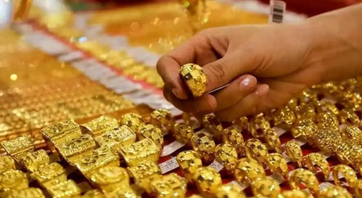 تراجع الطلب على الذهب محليًا رغم استقرار الأسعار وارتفاع الأونصة عالميًا