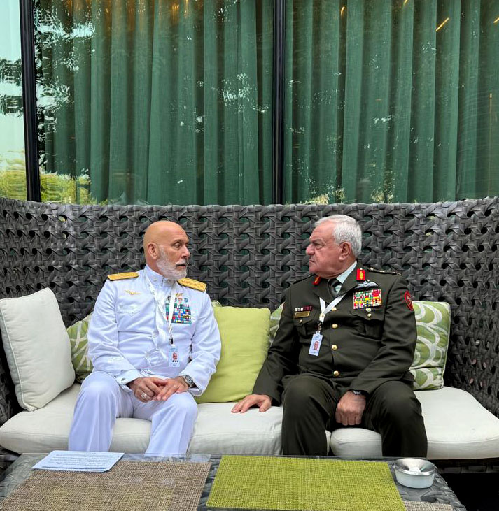 الحنيطي يلتقي عدداً من القادة العسكريين على هامش حوار المنامة 2025