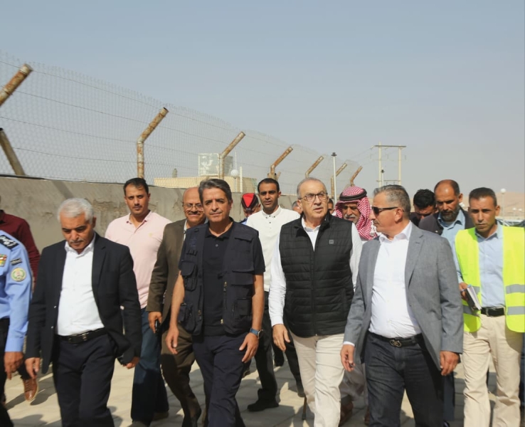 وزيرا الأشغال والشباب يتفقدان مجمع البترا الرياضي..صور