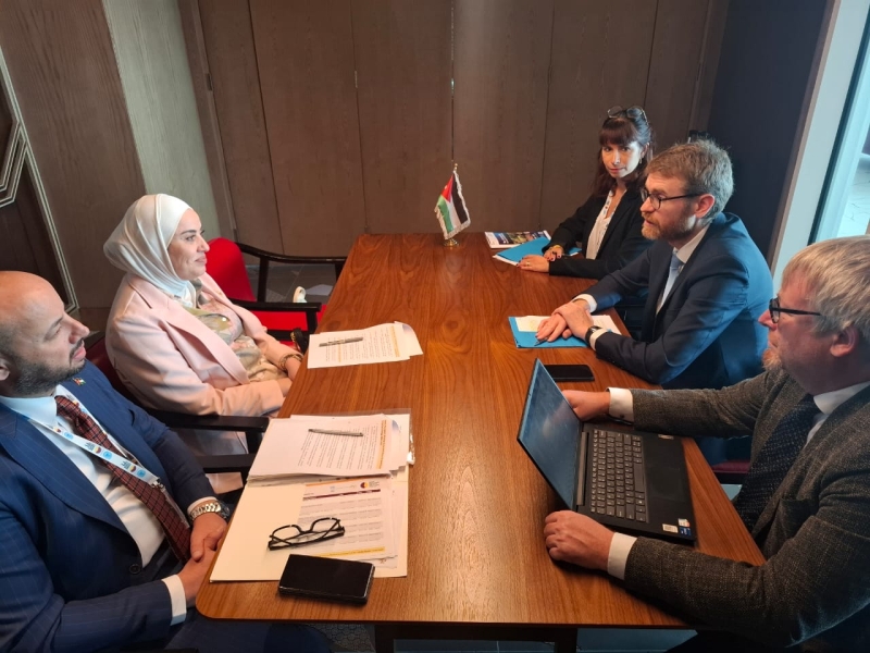 وزيرة التنمية تلتقي نائب المفوض السامي لشؤون اللاجئين والمدير التنفيذي للحلول العالمية من الوكالة الفرنسية للتنمية