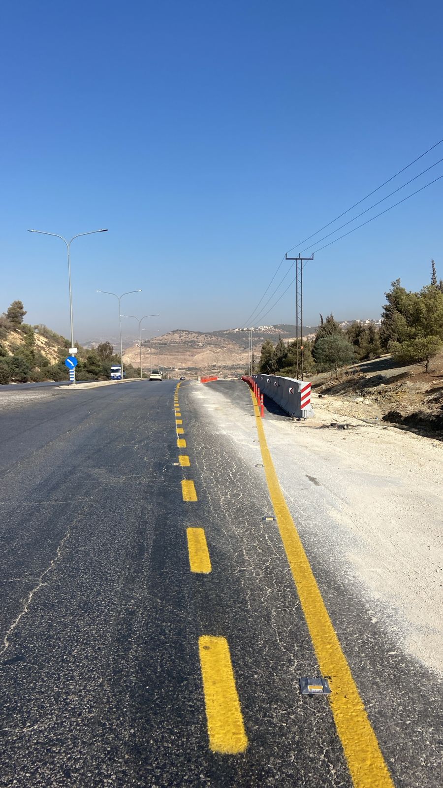 الأشغال تُنهي مشروع مهارب النجاة على طريق العدسية – البحر الميت ..صور