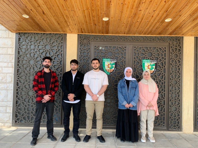 طلبة تخصص اللغة الإنجليزية في كلية عجلون الجامعية يزورون مركز الأيتام في الصريح