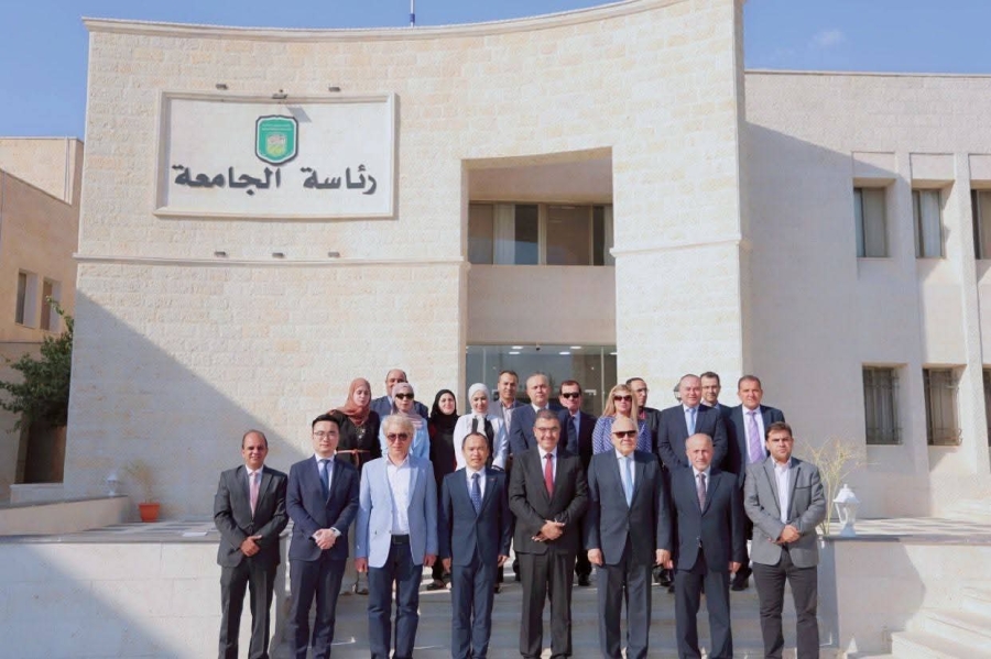 زيارة وفد من السفارة الصينية وشركة هواوي إلى جامعة عجلون الوطنية لبحث آفاق التعاون