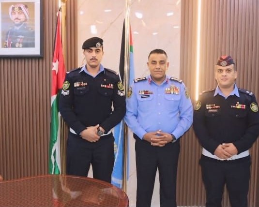 مدير إدارة الدوريات الخارجية يكرّم عدد من مرتب غرفة العمليات