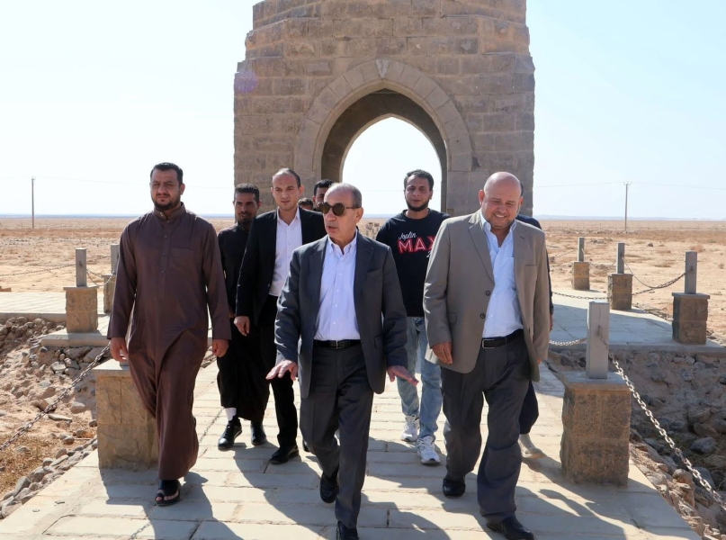 وزير الإدارة المحلية يتفقد بلديتي الصفاوي والمفرق