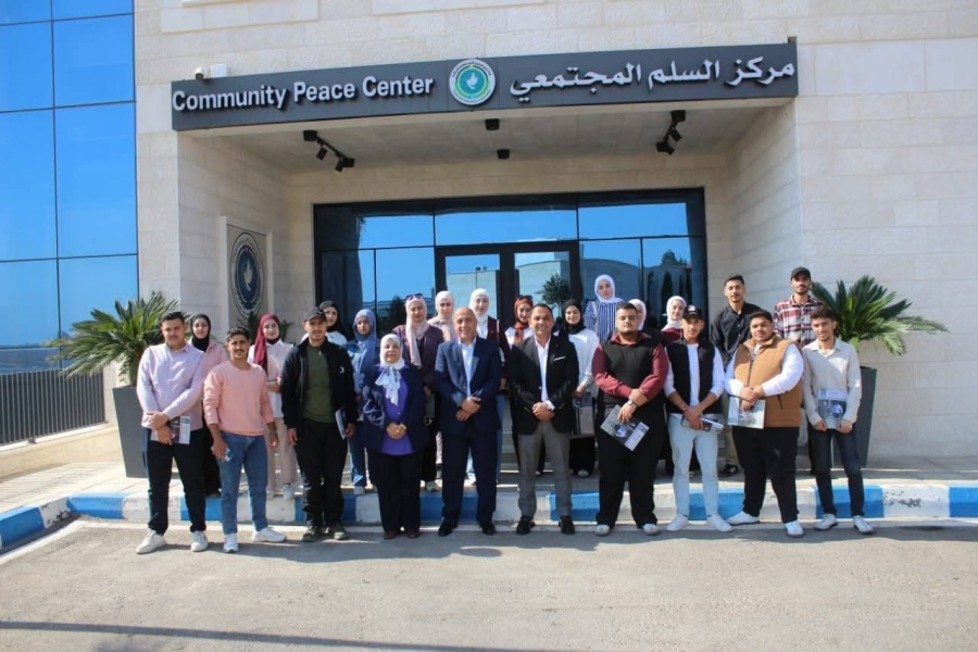 وفد من مركز شباب وشابات عجلون النموذجي ينظم زيارة لمركز السلم المجتمعي
