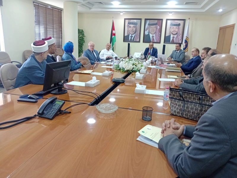 رئيس هيئة الأوراق المالية يؤكد ضرورة العمل على تطوير الصكوك الإسلامية في المملكة