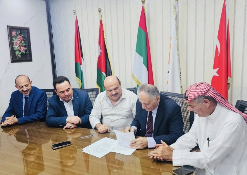 اتفاقية تعاون بين ملتقى النشامى ومكتب نواف المشاقبة...صور