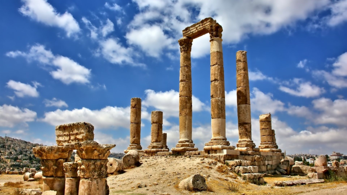 أجواء معتدلة اليوم وأمطار متفرقة نهاية الأسبوع