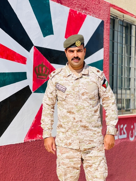 مجموعة القبة الإعلامية تهنئ الملازم كاسب الحويطات بمناسبة الترفيع