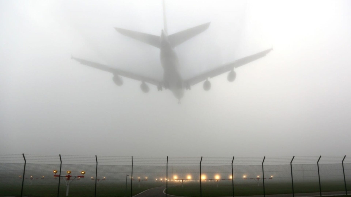 تحويل رحلات من مطار الكويت الدولي بسبب الضباب الكثيف