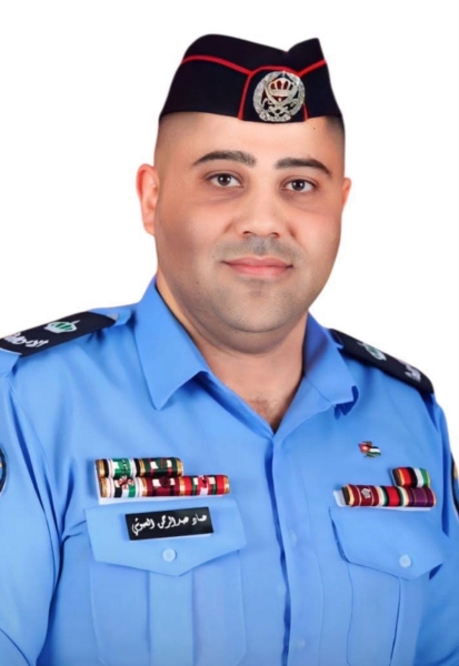 نور الدين العبوشي يبارك لأبن العم عماد الترفيع لرتبة رائد