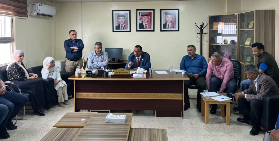 اجتماع مدير صحة البلقاء مع فريق وحدة دير علا الصحية..صور