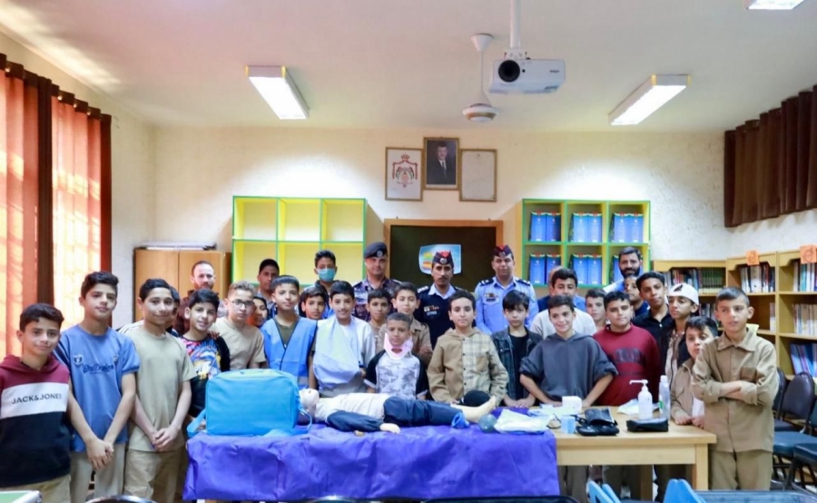 الأمن العام تطلق برنامج المسعف الصغير ..صور