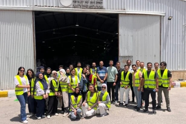 عمّان الأهليّة تنفذ حملة تطوعية لدعم بنك الملابس الخيري