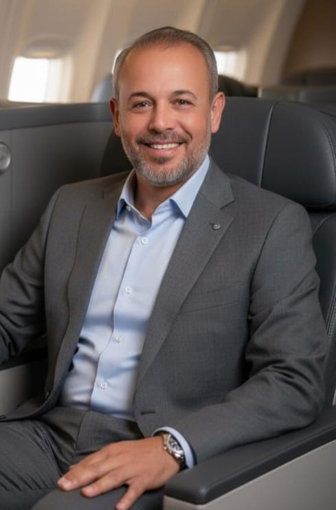 الكاتب عاطف أبو الحجر يكتب : المصعد الأخضر