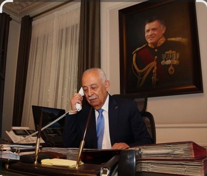 مندوبا عن الملك وولي العهد… العيسوي يعزي بوفاة المحافظ السابق محمد الفاعور