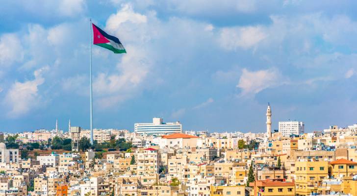 طقس المملكة: أجواء معتدلة اليوم وانخفاض ملموس الثلاثاء مع زخات مطرية