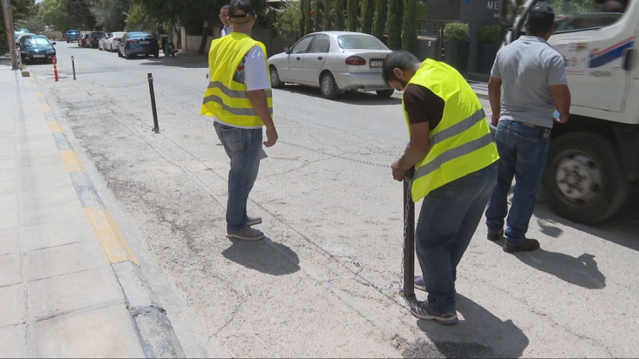 إزالة أكثر من 1#44;450 حاجزا إسمنتيا و10#44;400 عائق لتحسين البيئة المرورية في عمّان