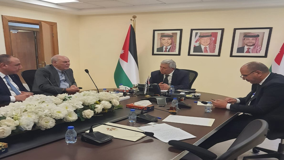 وزارة النقل وزير النقل يؤكد ضرورة إدخال شريحة السائقين إلى منظومة الضمان الاجتماعي