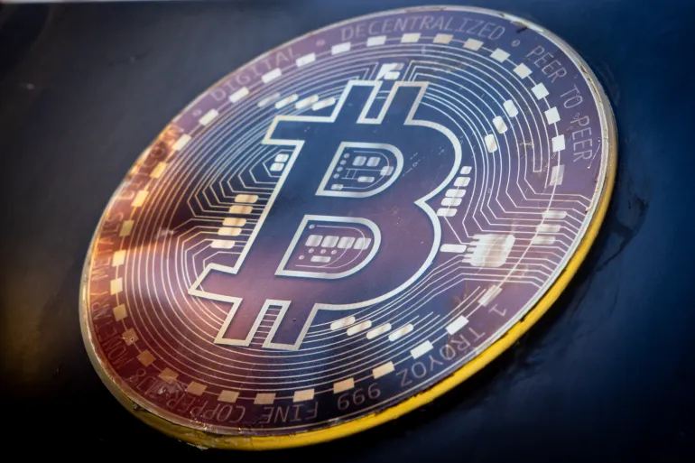 البيتكوين تسحب العملات المشفرة نحو أدنى مستوى في شهور