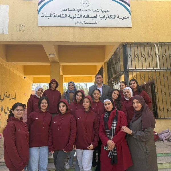 مدير أندية المعلمين يكرم الطالبات المشاركات في حفل افتتاح نادي معلمي جرش