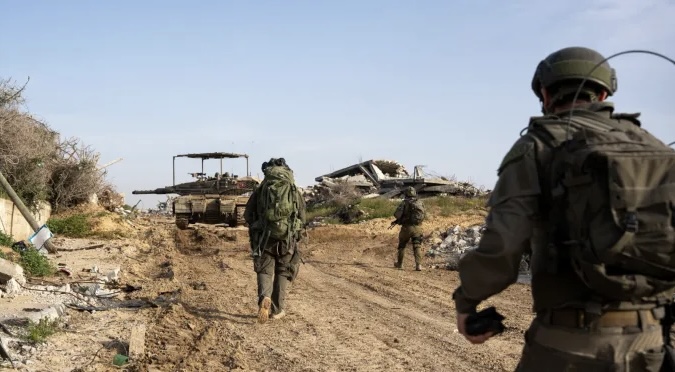 جيش الاحتلال يبدأ مناورات حرب ويشن غارات جديدة على غزة