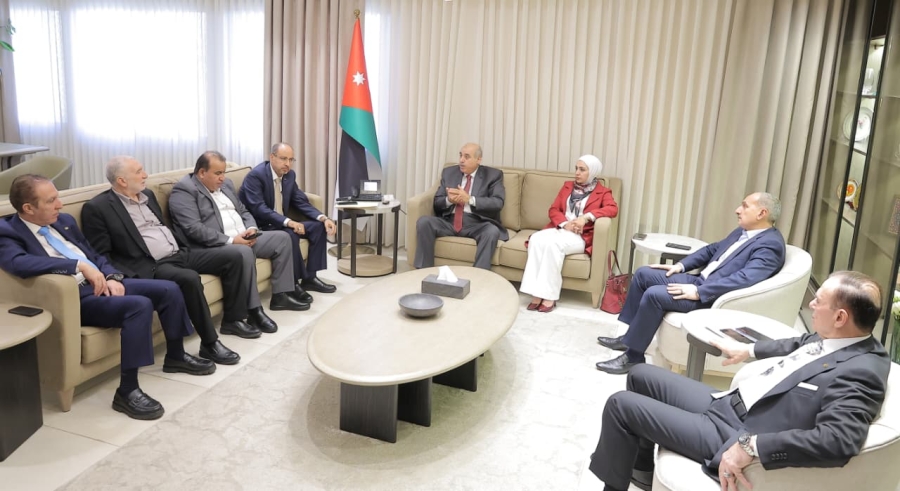 القاضي يطّلع على برنامج عمل اللجنة المالية لمناقشة مشروع الموازنة