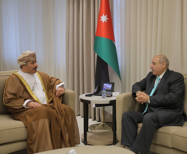 القاضي يلتقي السفير العماني