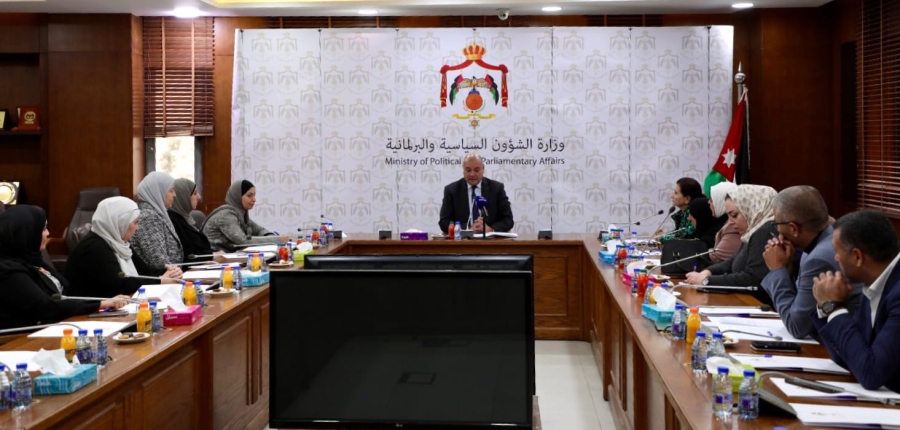 وزير الشؤون السياسية يلتقي وفدًا من الاتحاد النسائي ويؤكد دور المرأة في مشروع التحديث