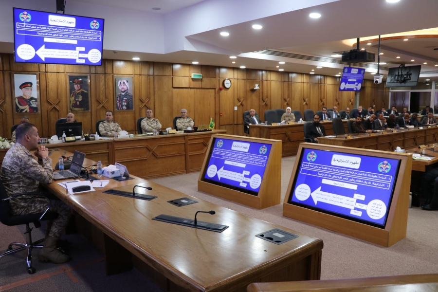 مدير الإعلام العسكري يلقي محاضرة في كلية الدفاع الوطني