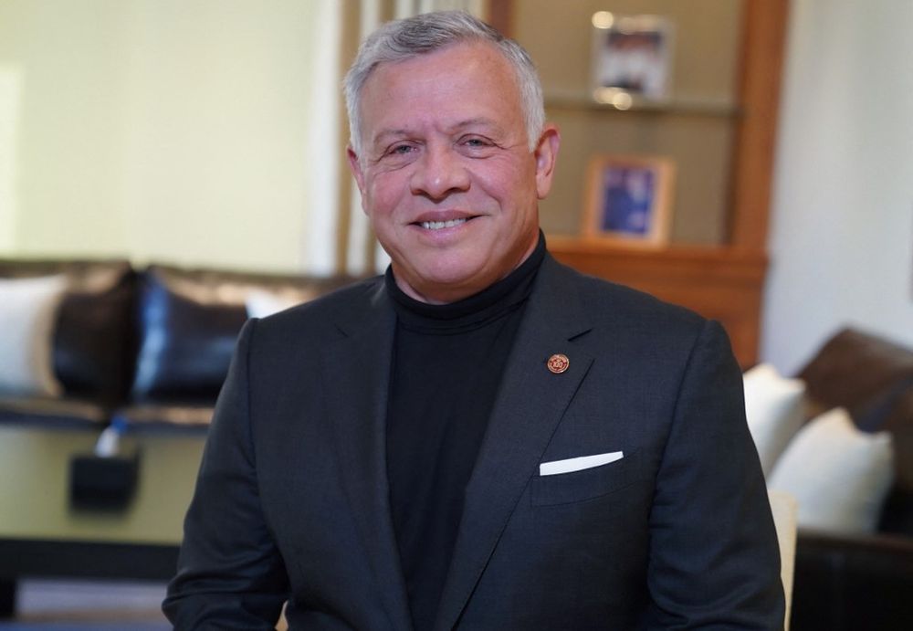 الملك يغادر في زيارة خاصة وولي العهد يؤدي اليمين نائبًا لجلالته