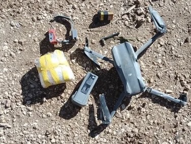 القوات المسلحة تحبط محاولة تهريب مخدرات بواسطة طائرة مسيّرة شمال المملكة