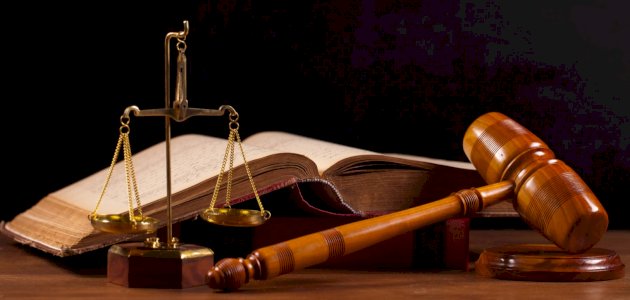 حكم بالإعدام على عشريني قتل والدته ودهس قريبًا له