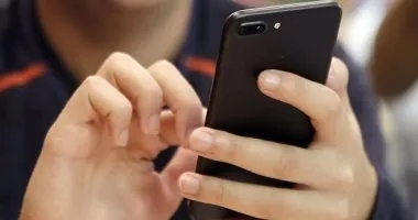 لون موبايلك يكشف شخصيتك: الأسود قوي والأزرق هادئ