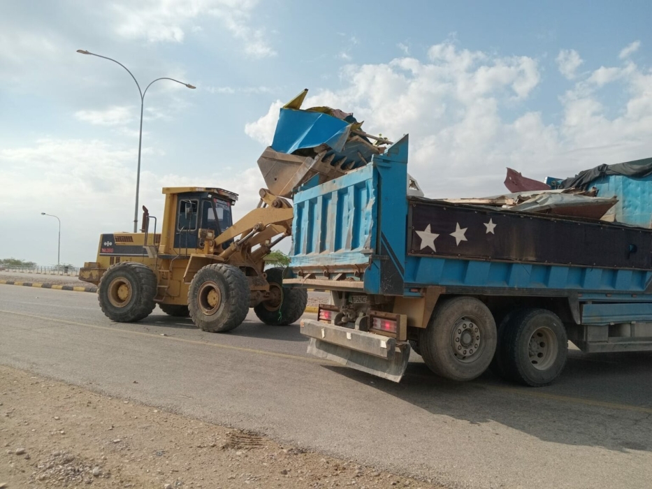 حملة لإزالة العشوائيات في البحر الميت وتوفير مواقع بديلة لأصحاب الأكشاك