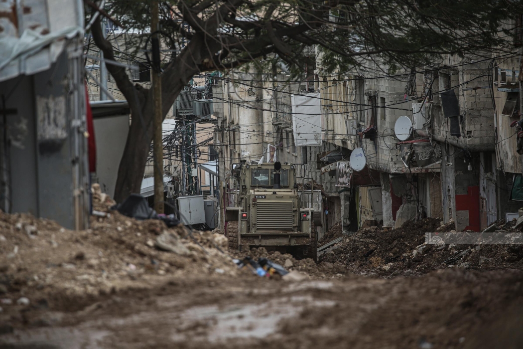 الاحتلال يواصل عدوانه على طوباس: مداهمات واعتقالات وانتهاكات واسعة لليوم الثاني