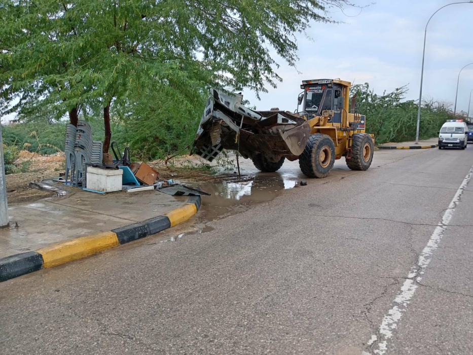 حملة لإزالة العشوائيات في البحر الميت وتوفير موقع بديل منظم