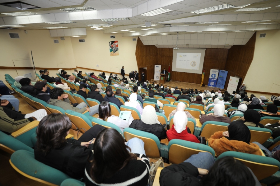 استيتية لطلبة الجامعة الأردنية: نحقق رؤى جلالة الملك وولي العهد في تعزيز مهارات الشباب