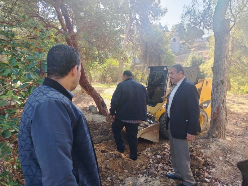 شباب عجلون والبلدية تستكملان أعمال الصيانة في معسكر الحسين للشباب