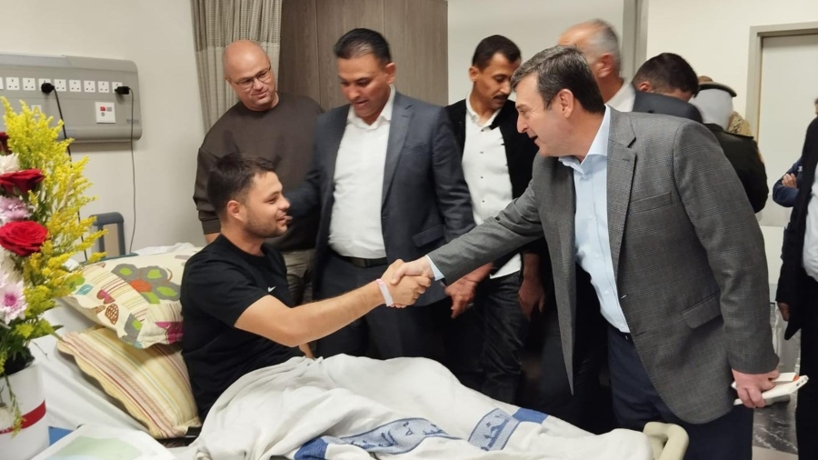 كتلة عزم النيابية تطمئن على مصابي المداهمة الأمنية في الرمثا