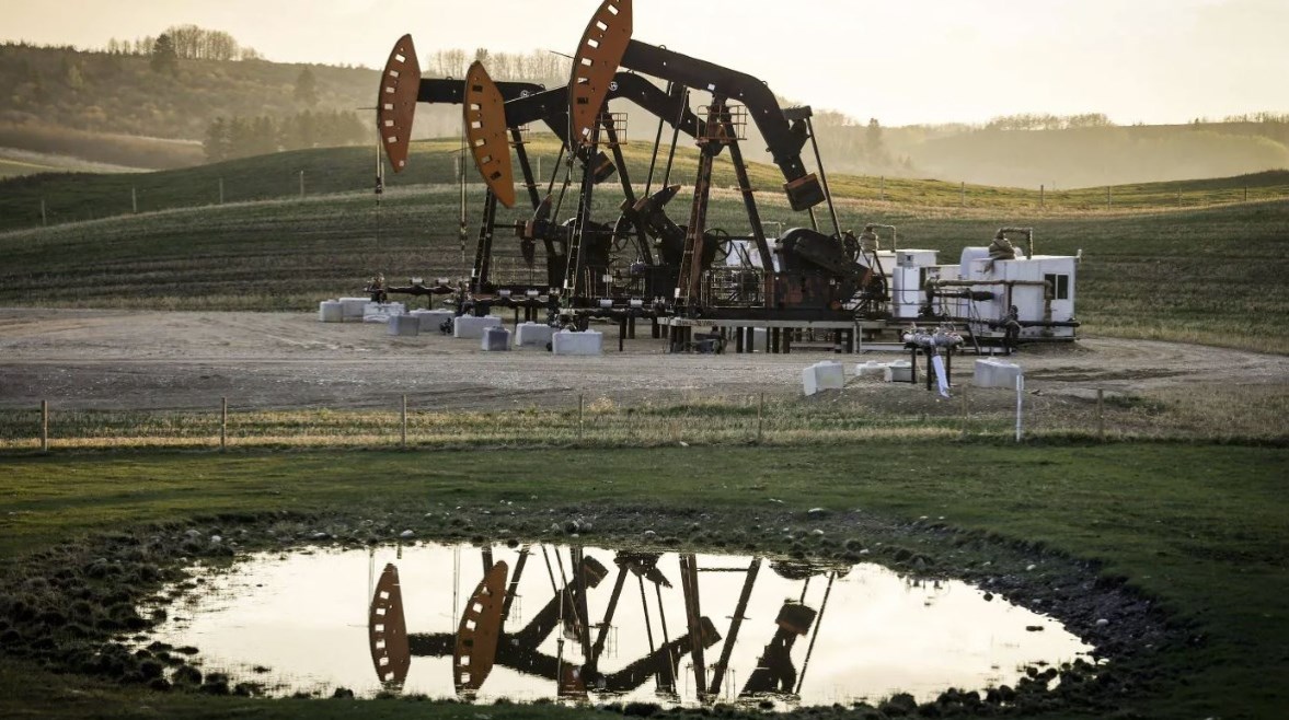 النفط يتجه لأطول سلسلة خسائر شهرية منذ أكثر من عامين