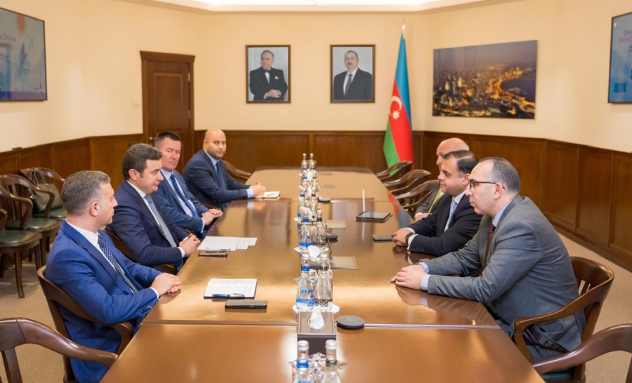 وزارة السياحة والآثار تعزز تعاونها مع السوق الأذري