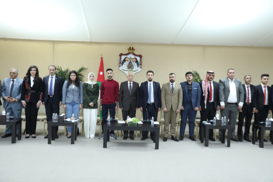 400 شاب وشابة يؤكدون وقوفهم خلف القيادة الهاشمية في لقاء بالديوان الملكي