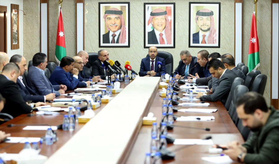 رئيس اللجنة المالية النيابية يؤكد أهمية دور الشؤون السياسية في الانتقال إلى مرحلة الأداء الحزبي خلال مناقشة موازنتها لعام 2026