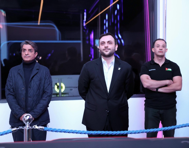 سمو الأمير عمر بن فيصل يتوج الفائزين بالنسخة الأولى من بطولة زين إي سبورتس للجامعات