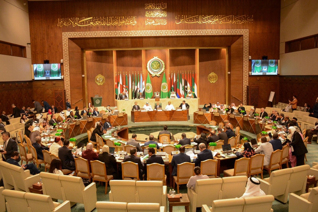 البرلمان العربي يدين الاعتداءات الإسرائيلية على سوريا ويؤكد التضامن مع دمشق
