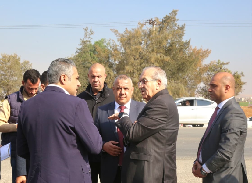 أبو السمن يتفقد الواقع المروري لطريق الرمثاجابر