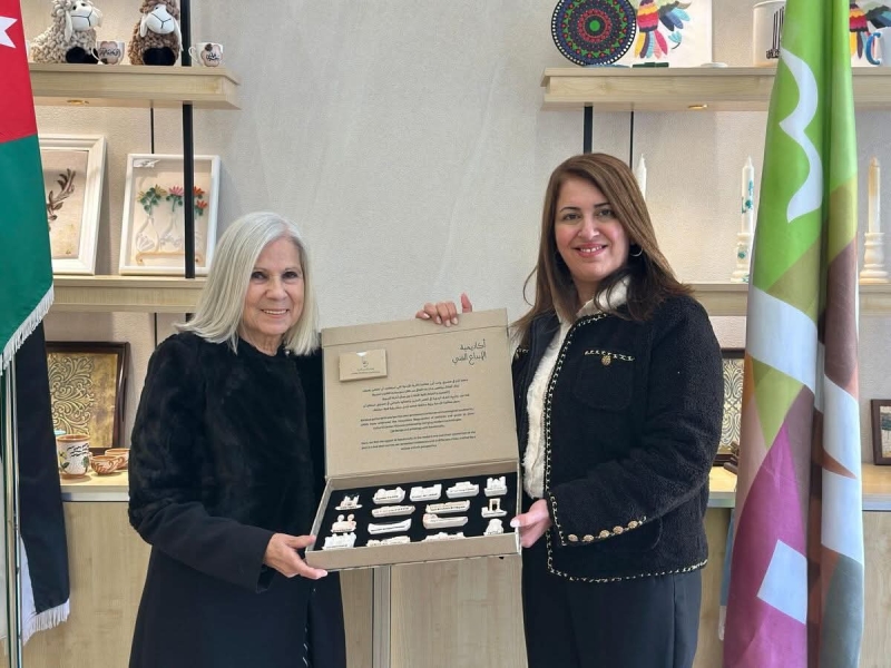 المديرة التنفيذية لمركز زها تستقبل معالي الدكتورة هيفاء أبو غزالة